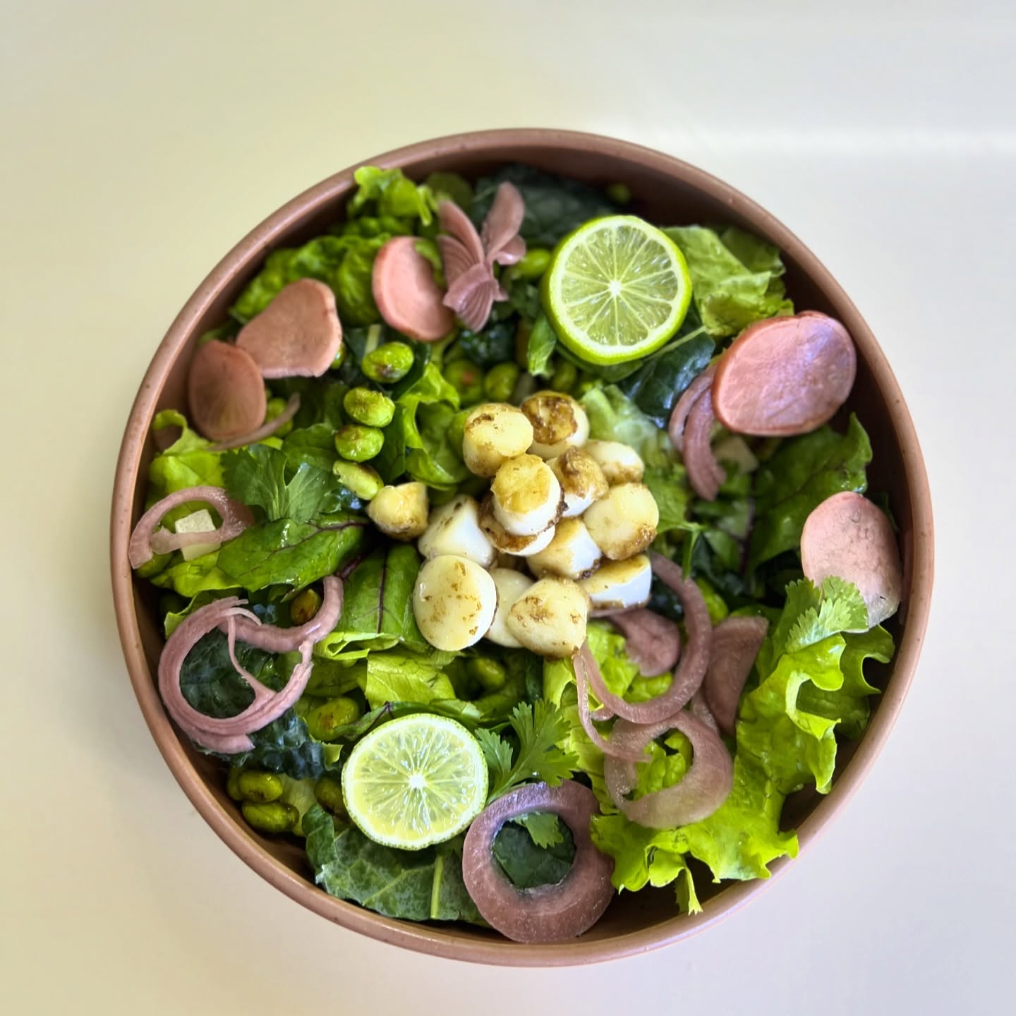 Ensalada verde con producto fresco